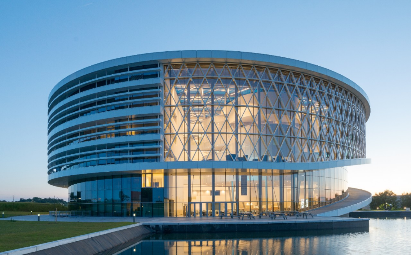 Чудове в багатьох аспектах